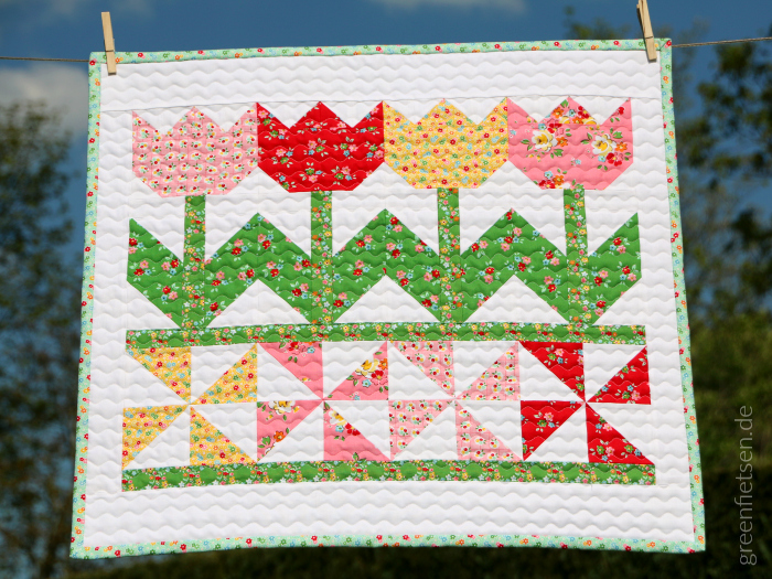 Tulpen Mini Quilt zur Backyard Roses Blog Tour von Ellis & Higgs