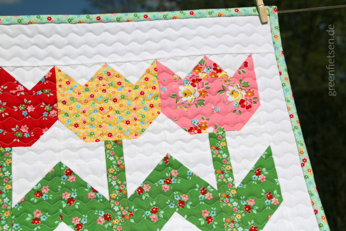 Tulpen Mini Quilt zur Backyard Roses Blog Tour von Ellis & Higgs