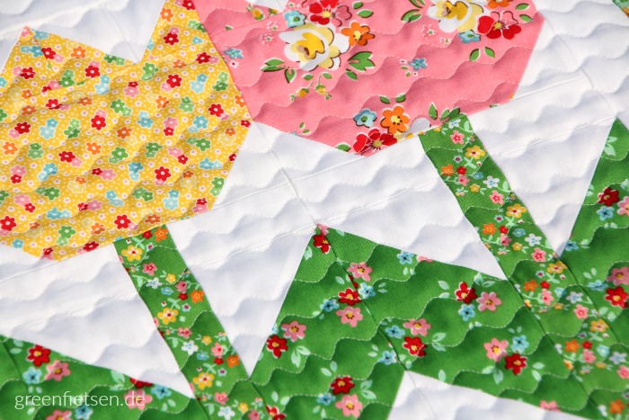 Tulpen Mini Quilt zur Backyard Roses Blog Tour von Ellis & Higgs