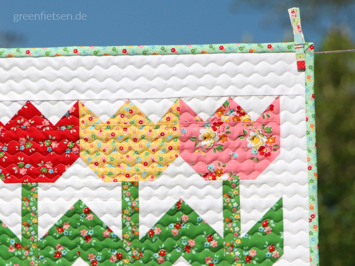 Tulpen Mini Quilt zur Backyard Roses Blog Tour von Ellis & Higgs