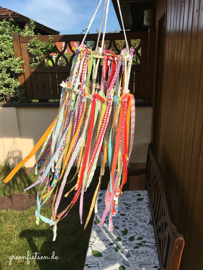 DIY-Tutorial | Summerfeeling - Windspiel aus Stoffresten