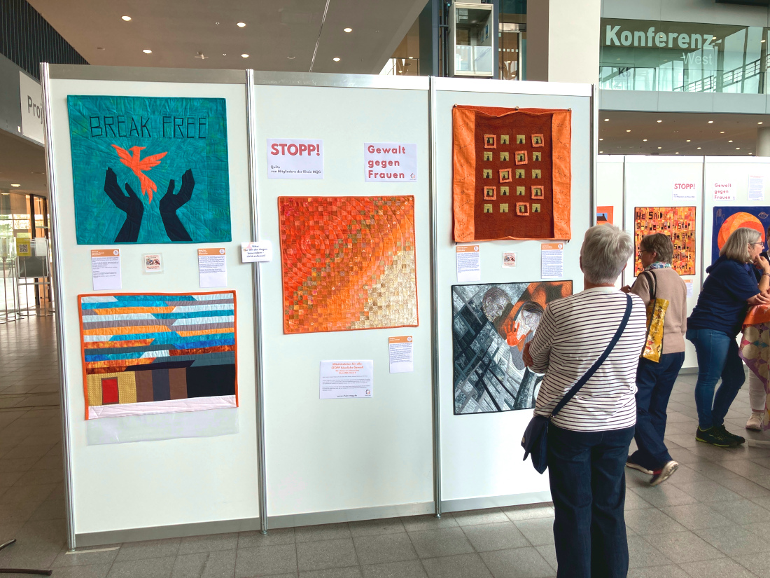 Ausstellung "Stopp Gewalt gegen Frauen" der Rhein MQG auf der Nadelwelt in Karlsruhe, 2026