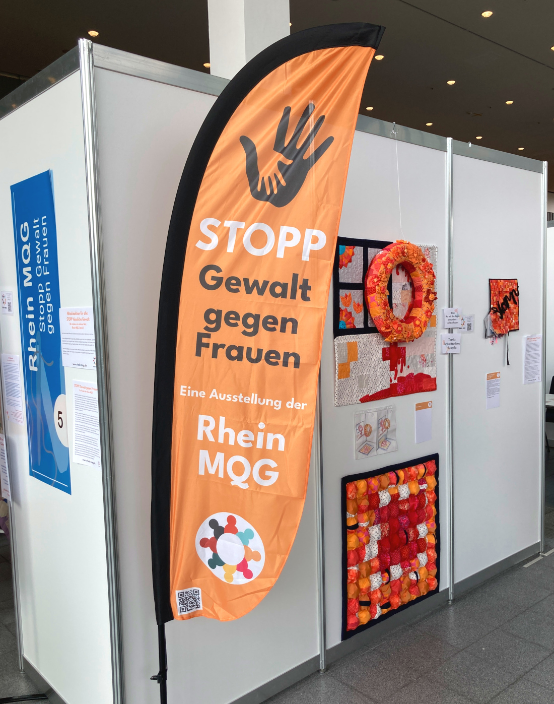 Textilausstellung "Stopp" Gewalt gegen Frauen" der Rhein MQG auf der Nadelwelt 2026 in Karlsruhe